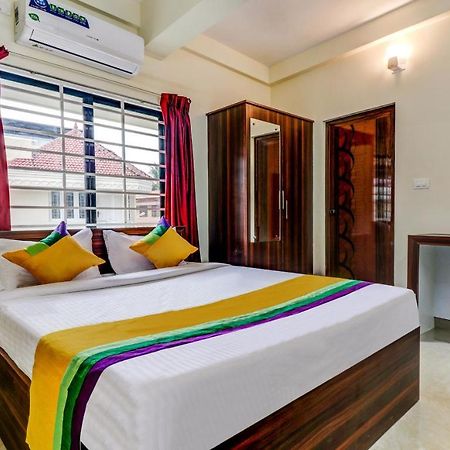 Itsy Hotels Rain Tulsi Stayz, Palarivattom Junction Kochi Ngoại thất bức ảnh