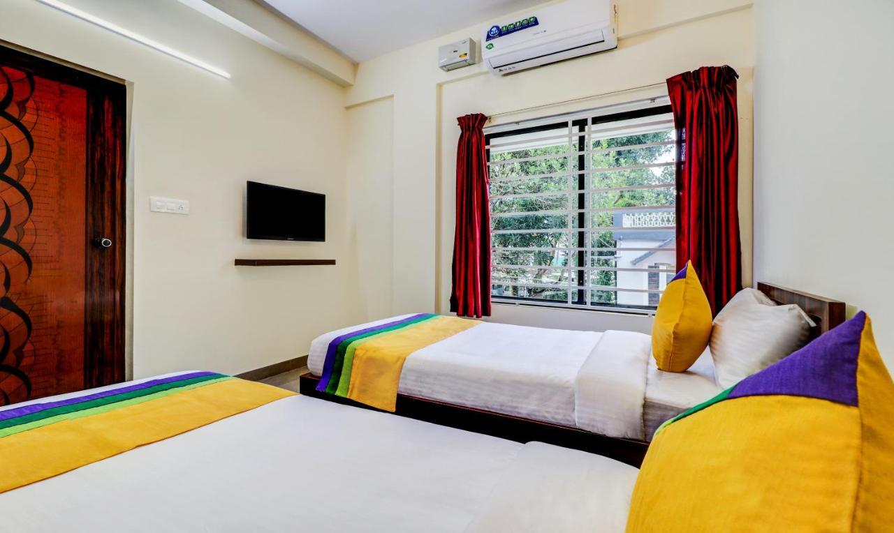 Itsy Hotels Rain Tulsi Stayz, Palarivattom Junction Kochi Ngoại thất bức ảnh