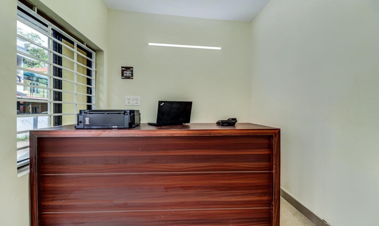 Itsy Hotels Rain Tulsi Stayz, Palarivattom Junction Kochi Ngoại thất bức ảnh