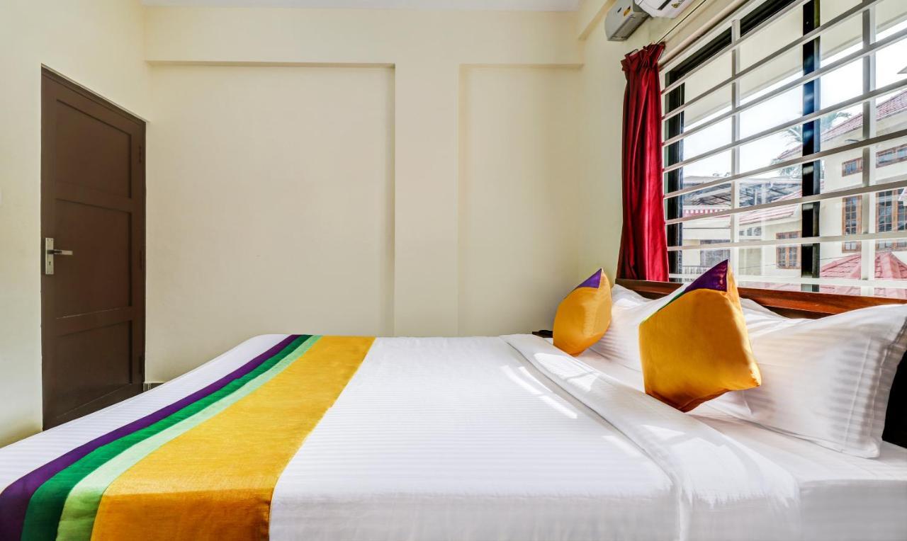 Itsy Hotels Rain Tulsi Stayz, Palarivattom Junction Kochi Ngoại thất bức ảnh