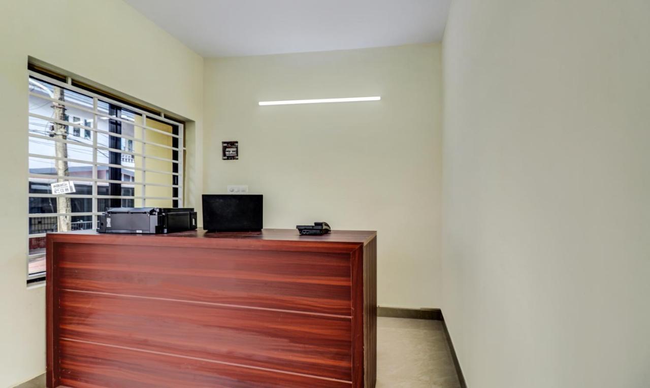 Itsy Hotels Rain Tulsi Stayz, Palarivattom Junction Kochi Ngoại thất bức ảnh