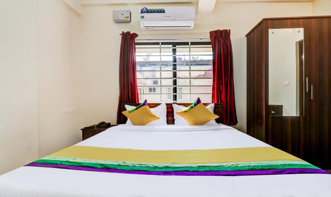 Itsy Hotels Rain Tulsi Stayz, Palarivattom Junction Kochi Ngoại thất bức ảnh