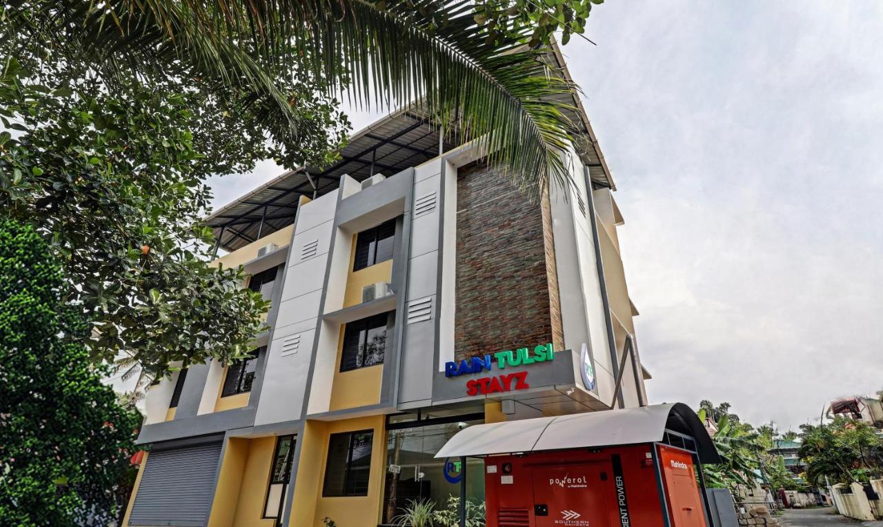 Itsy Hotels Rain Tulsi Stayz, Palarivattom Junction Kochi Ngoại thất bức ảnh