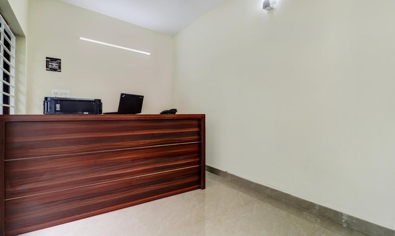 Itsy Hotels Rain Tulsi Stayz, Palarivattom Junction Kochi Ngoại thất bức ảnh