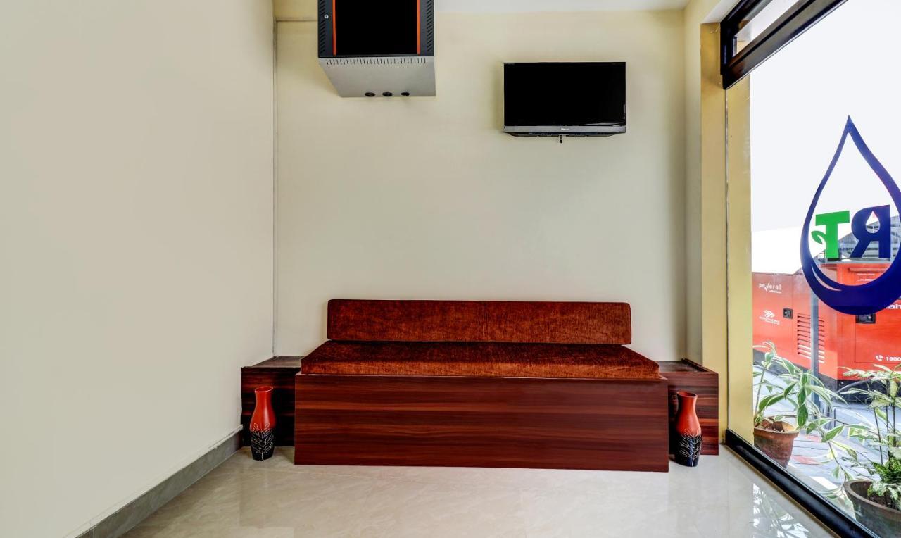 Itsy Hotels Rain Tulsi Stayz, Palarivattom Junction Kochi Ngoại thất bức ảnh