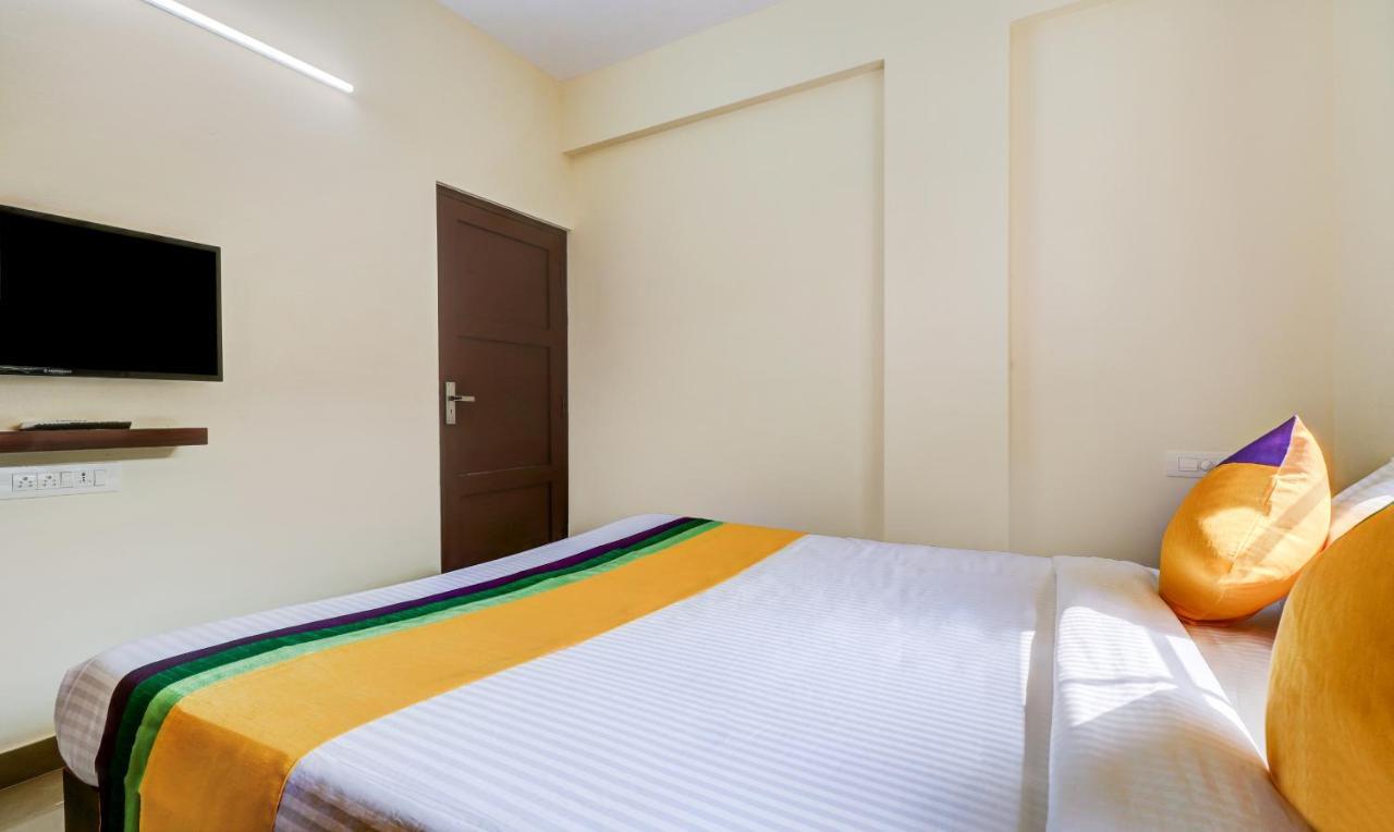 Itsy Hotels Rain Tulsi Stayz, Palarivattom Junction Kochi Ngoại thất bức ảnh